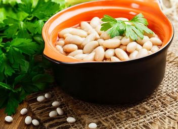 how much to cook white beans