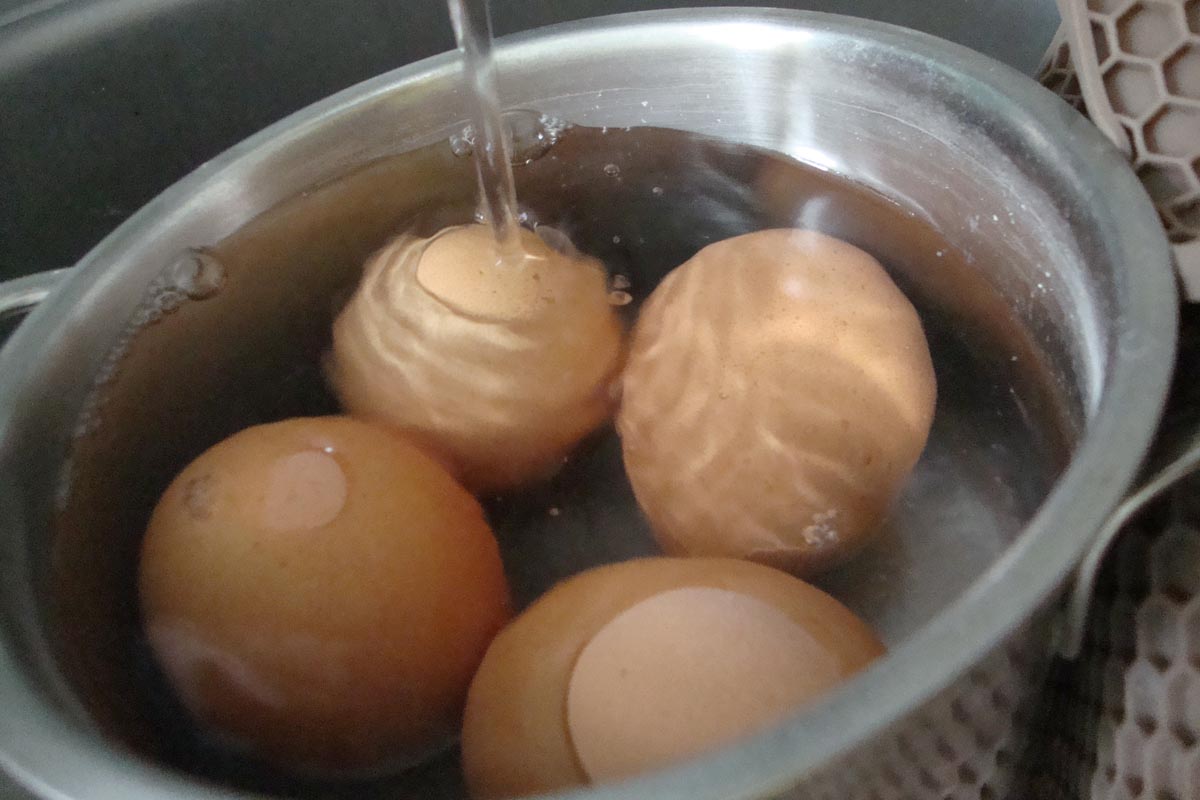 cool boiled eggs with cold water