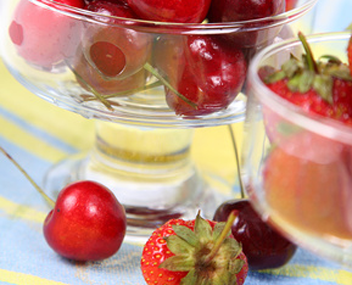 how to cook cherry and strawberry compote