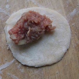 minced meat on dough