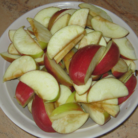 sliced ​​apples for jam