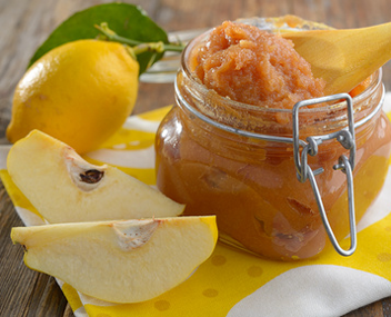 cook quince jam with lemon