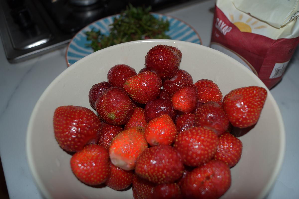 strawberries peeled